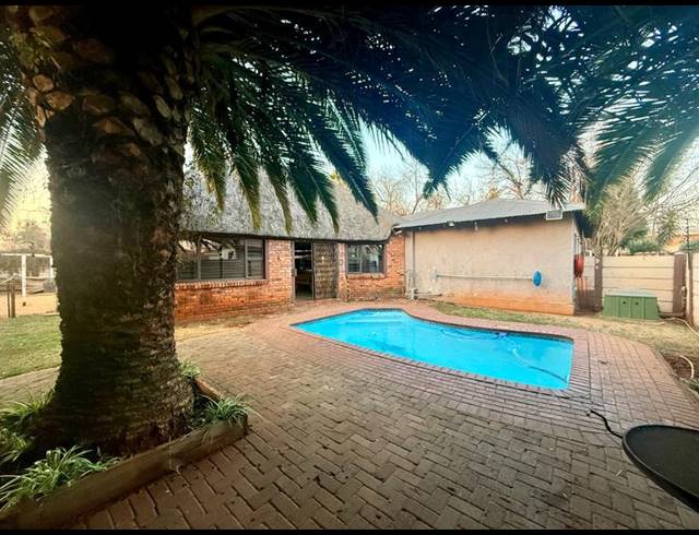 3 BEDROOM HOUSE FOR SALE IN VANDERBIJLPARK CW 1